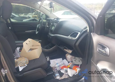 2016 Dodge Journey Crossroad z USA, uszkodzony, nr VIN 3C4PDCGB2GT240028